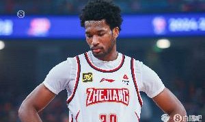 九游体育娱乐-咋回事这是？达米安-琼斯半场8中0&amp;三分4中0一分未得 仅拿3板