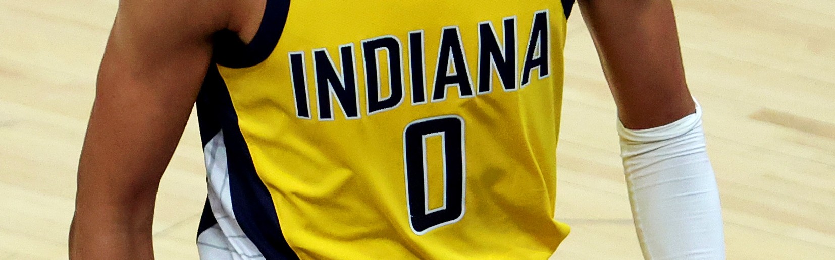 😐哈利伯顿前四场共计仅3次罚球，本场比赛获得4次罚球